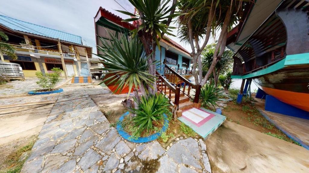 Rimtalay Resort Koh Si Chang Exterior photo